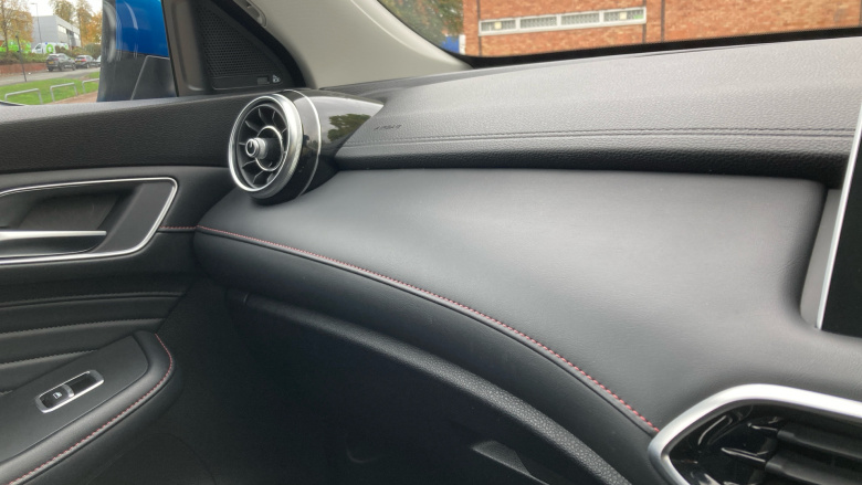 MG Hs 1.5 T-GDI Exclusive 5dr DCT Petrol Hatchback